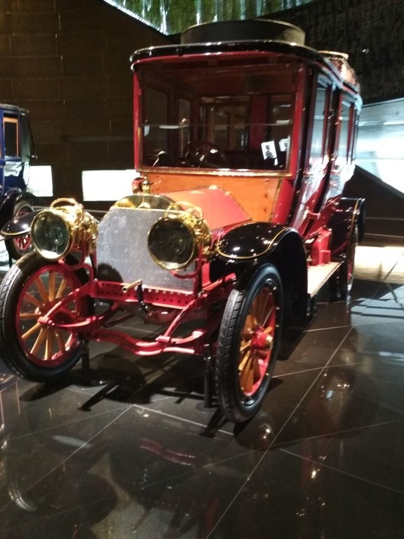 Το μουσείο της Mercedes-Benz είναι εμπειρία ζωής (photos+videos)