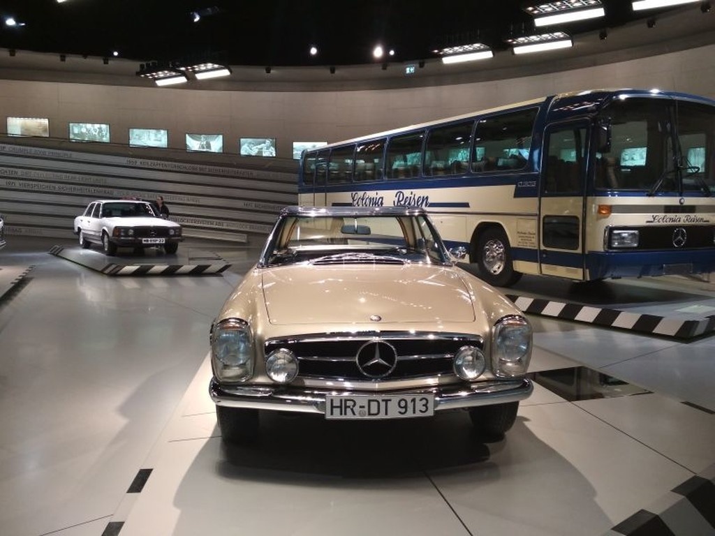 Το μουσείο της Mercedes-Benz είναι εμπειρία ζωής (photos+videos)