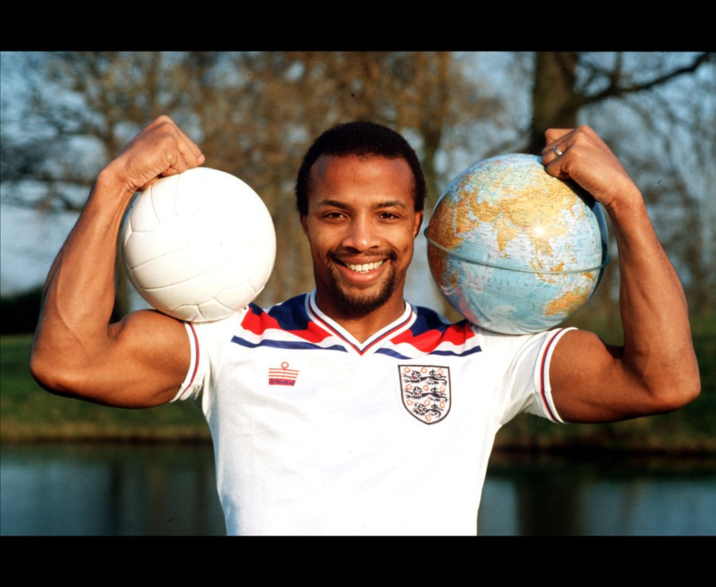 Θλίψη! «Έφυγε» διάσημος Άγγλος επιθετικός (photos)