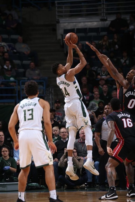 NBA: Έκαψαν… το Μιλγουόκι οι Χιτ (photos+video)