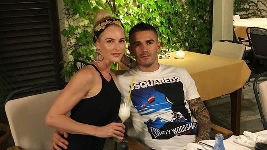 Επικό μήνυμα από τη σύζυγο του Λιβάγια για το Ολυμπιακός-ΑΕΚ (photos)