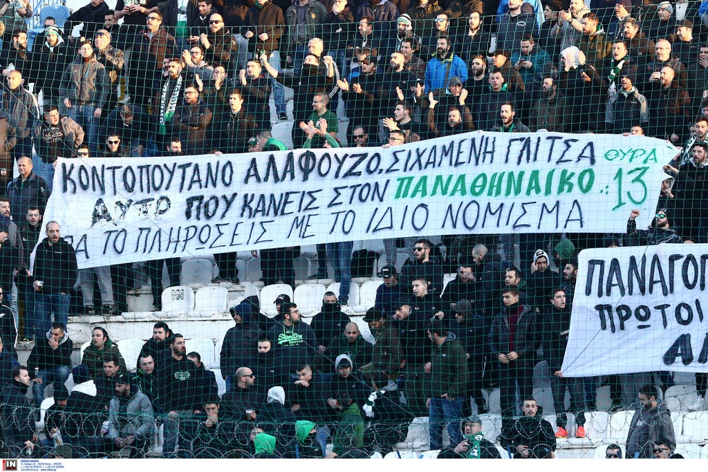 Έξαλλος ο κόσμος του Παναθηναϊκού - Τα οργισμένα πανό στη Ριζούπολη (photos)