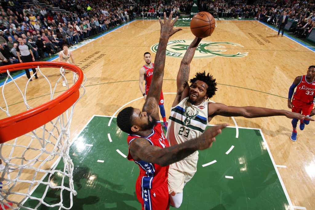 NBA: «Διπλός» Αντετοκούνμπο… ξέρανε και τους Σίξερς (photos+video)
