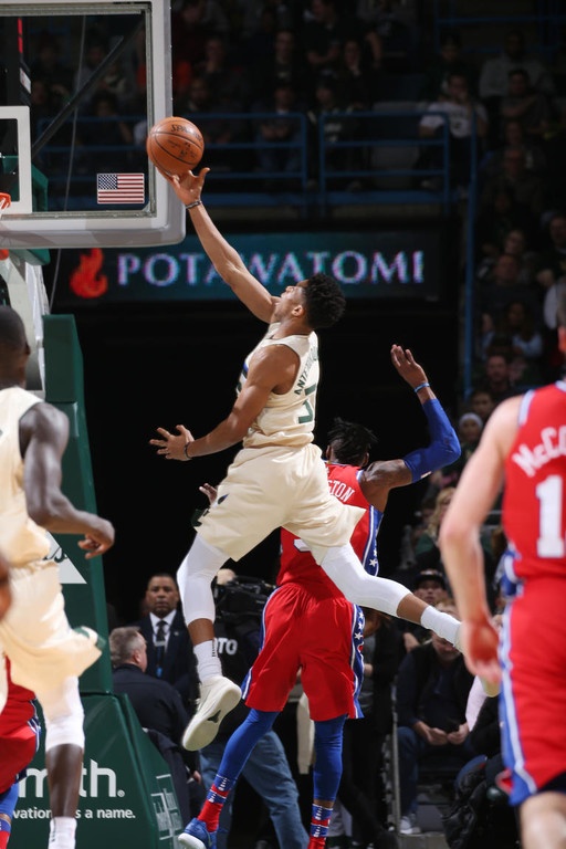 NBA: «Διπλός» Αντετοκούνμπο… ξέρανε και τους Σίξερς (photos+video)