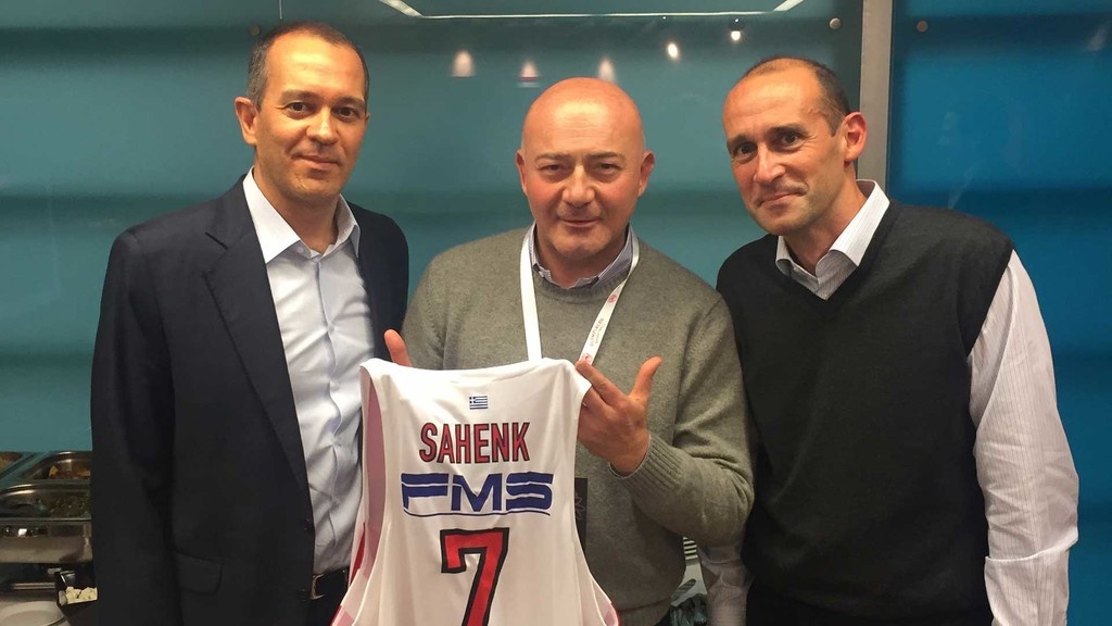 Ολυμπιακός: Δώρο Αγγελόπουλων στον χορηγό της Φενέρ πριν το «φιλικό» στο ΣΕΦ! (photos)