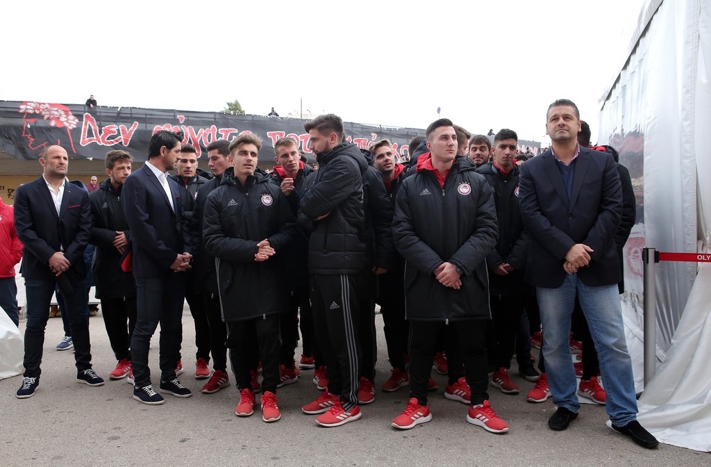 Η οικογένεια του Ολυμπιακού στο μνημόσυνο της Θύρας 7 (photos)