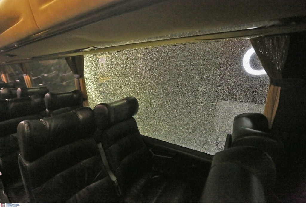 Επίθεση στο πούλμαν της ΑΕΚ πριν το ντέρμπι με τον Ολυμπιακό!