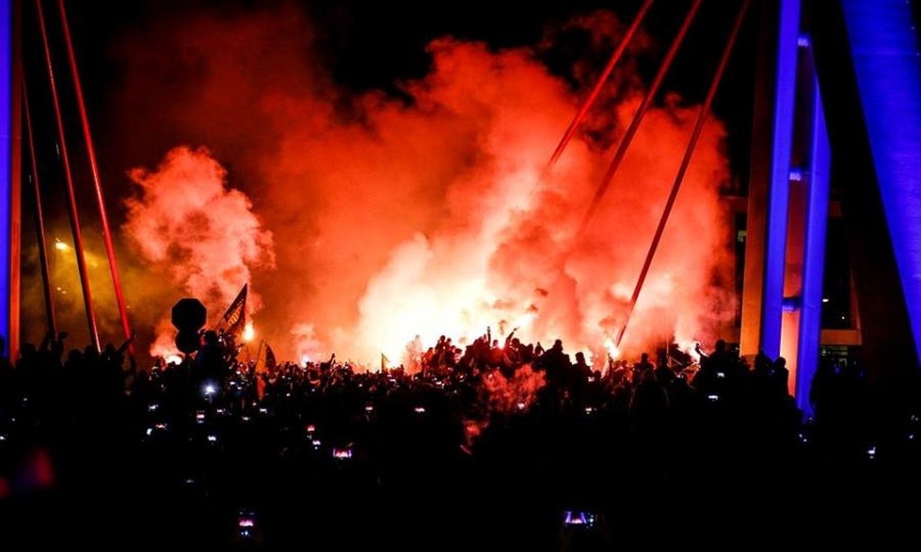 Παροξυσμός και τρελή υπoδοχή στους παίκτες της ΑΕΚ! (video)