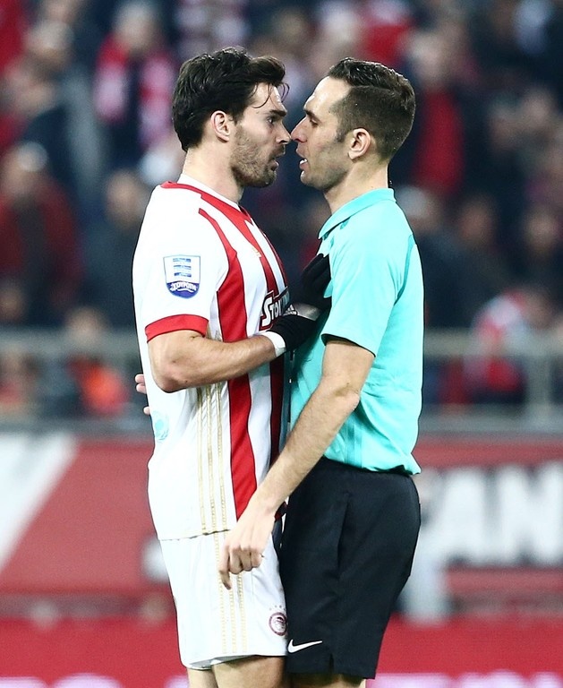 Ολυμπιακός-ΑΕΚ: Στα… μαλακά ο Μποτία (photos)