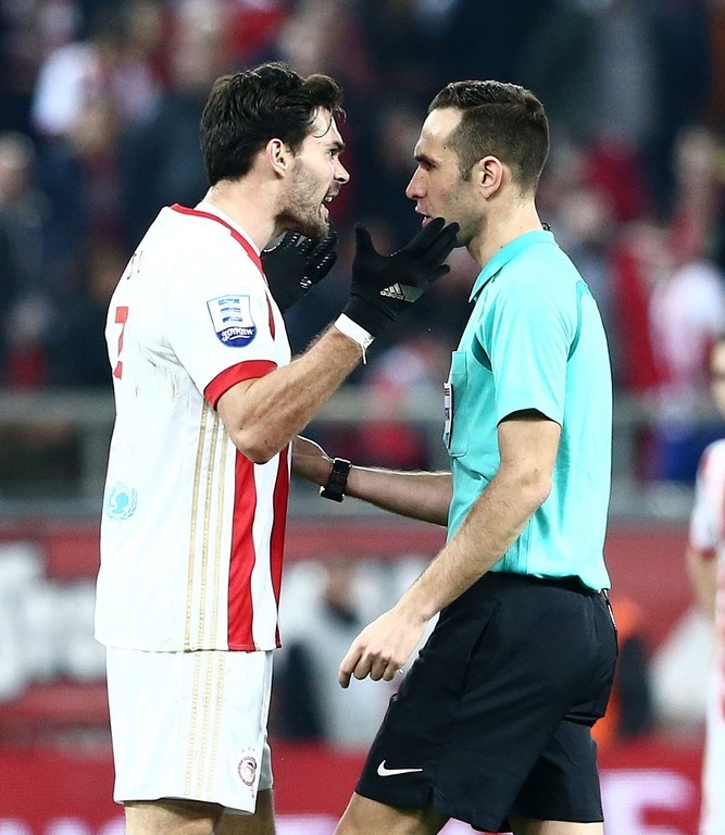 Ολυμπιακός-ΑΕΚ: Στα… μαλακά ο Μποτία (photos)