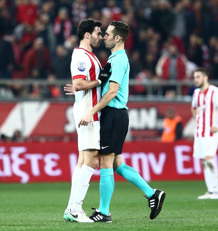 Ολυμπιακός-ΑΕΚ: Στα… μαλακά ο Μποτία (photos)