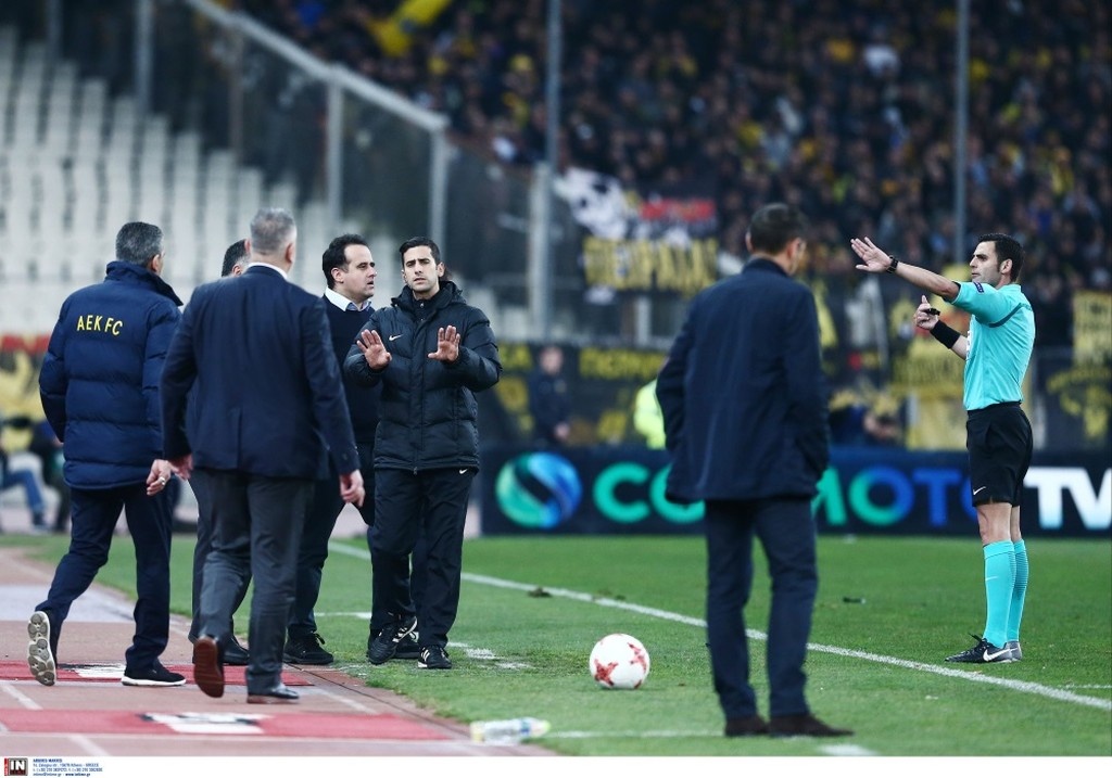 ΑΕΚ-Ολυμπιακός: Ένταση με τον Κομίνη! (photos)