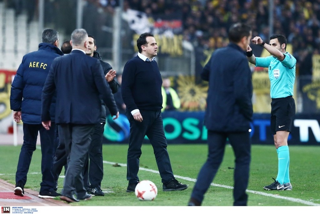 ΑΕΚ-Ολυμπιακός: Ένταση με τον Κομίνη! (photos)