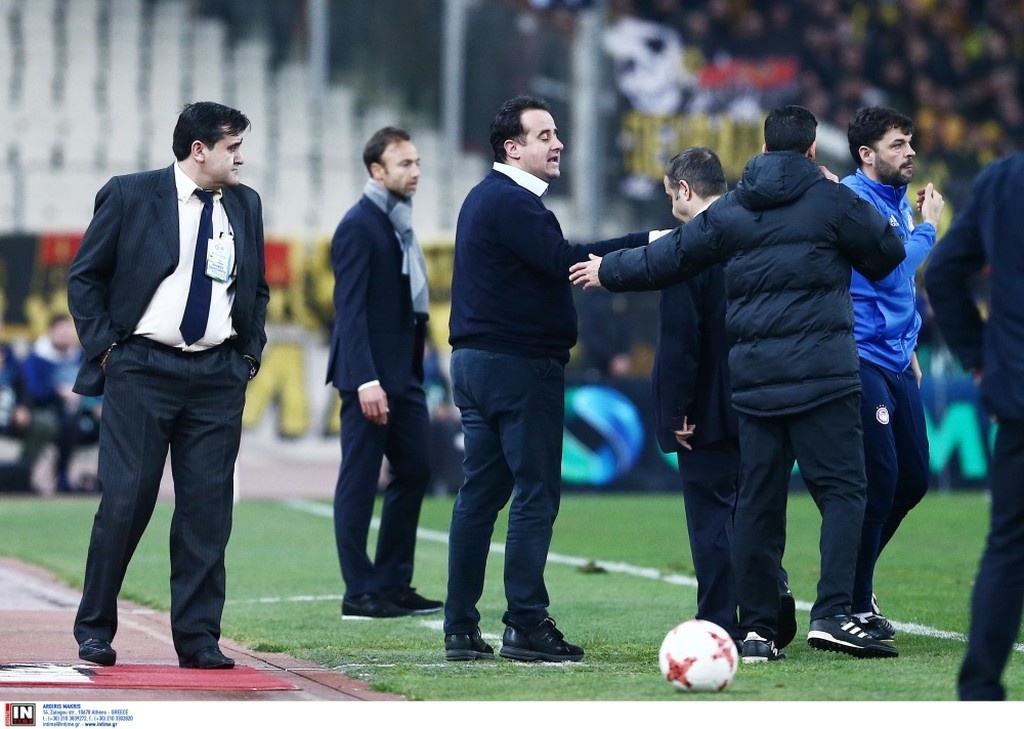 ΑΕΚ-Ολυμπιακός: Ένταση με τον Κομίνη! (photos)