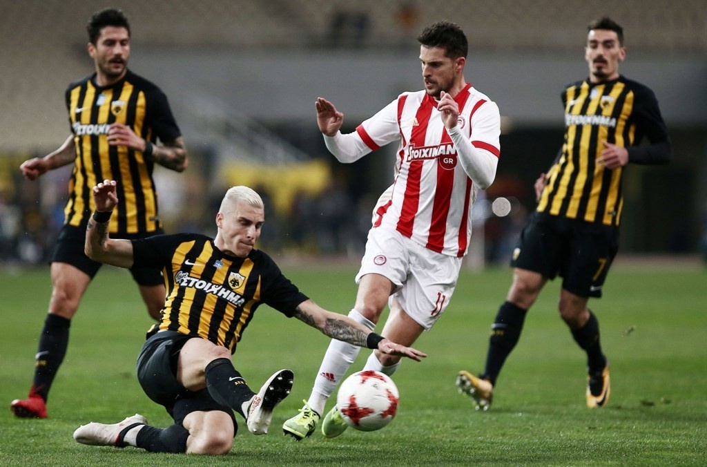 ΑΕΚ - Ολυμπιακός: Χειρονομίες Μιραλάς στους οπαδούς της Ένωσης (photos)