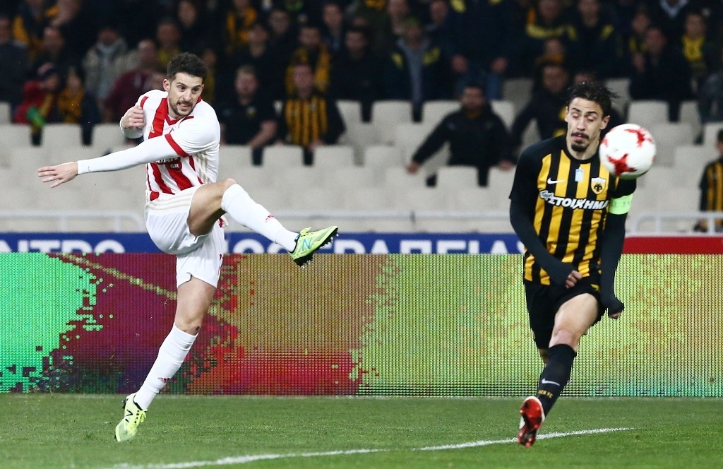 ΑΕΚ - Ολυμπιακός: Χειρονομίες Μιραλάς στους οπαδούς της Ένωσης (photos)