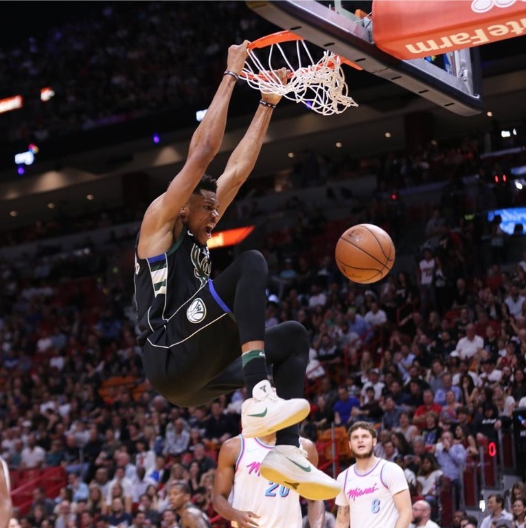 NBA: «Διπλός» Αντετοκούνμπο, ήττα για Μπακς (photos+video)