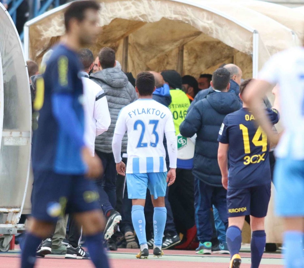 Χαμός στο Πάφος-ΑΠΟΕΛ: Έξαλλος ο Δώνης (photos)