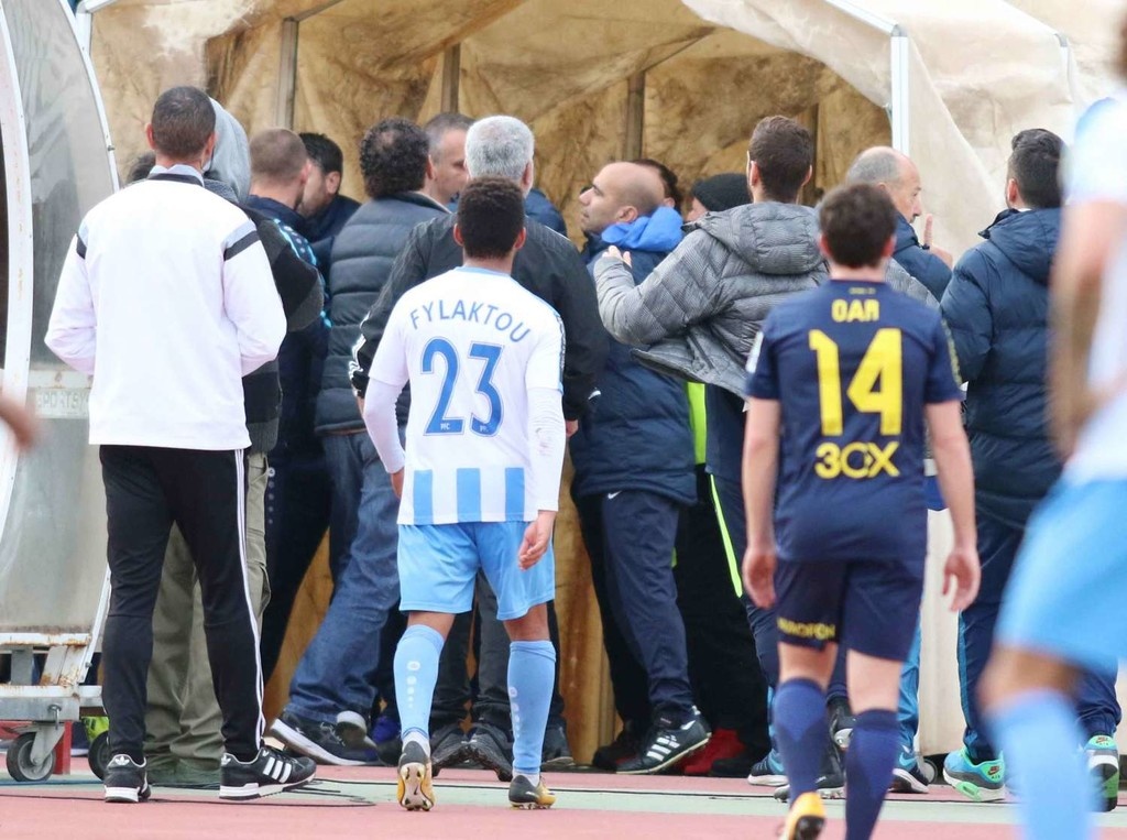 Χαμός στο Πάφος-ΑΠΟΕΛ: Έξαλλος ο Δώνης (photos)