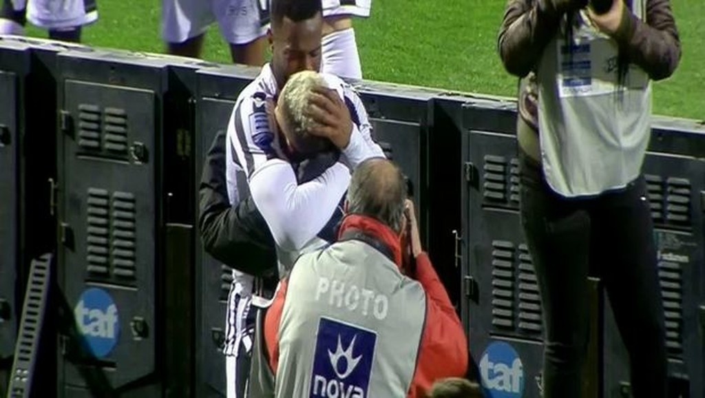 Ανατριχίλα! Η στιγμή που πρέπει ΟΠΩΣΔΗΠΟΤΕ να δεις από το ΠΑΟΚ-ΑΕΛ!