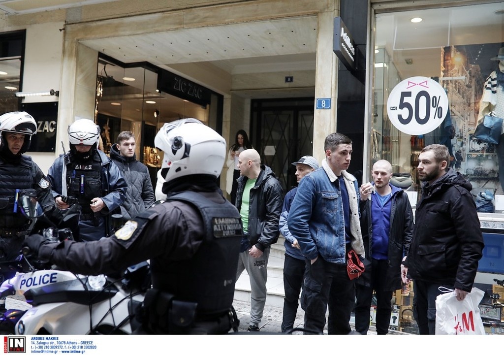 ΑΕΚ-Ντιναμό Κιέβου: Επεισόδια με Ουκρανούς οπαδούς στο Κολωνάκι!