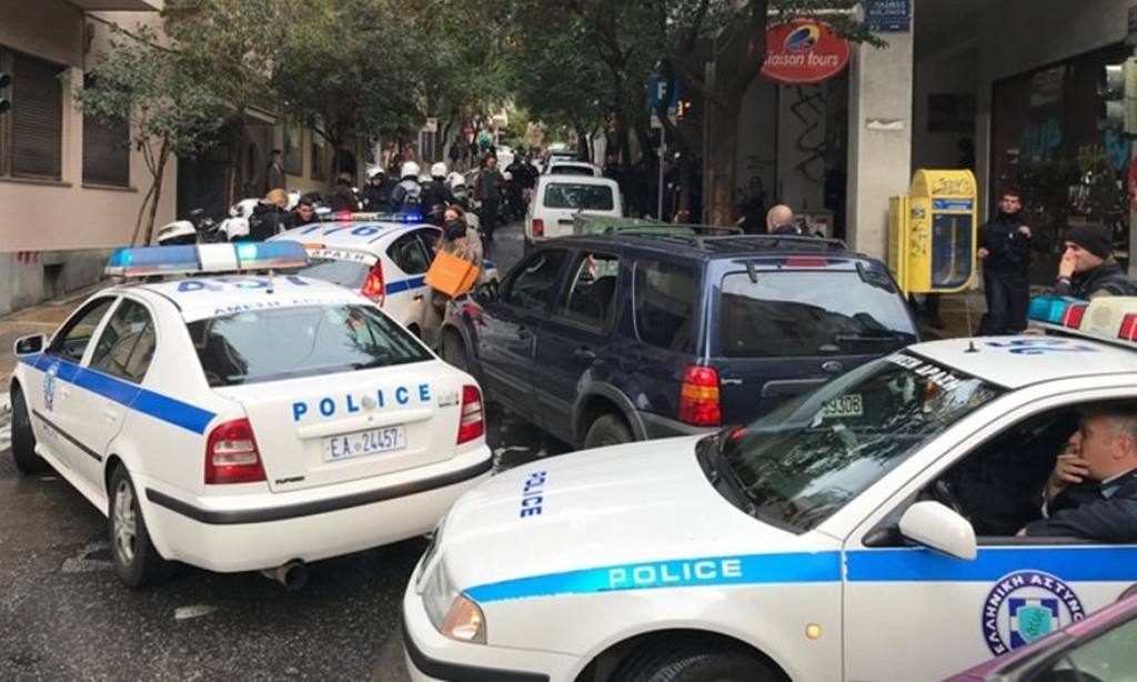 AEK-Ντιναμό Κιέβου: Τραυμάτισαν θαμώνες καφετέριας Ουκρανοί οπαδοί (photos)