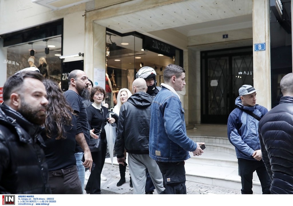 AEK-Ντιναμό Κιέβου: Τραυμάτισαν θαμώνες καφετέριας Ουκρανοί οπαδοί (photos)