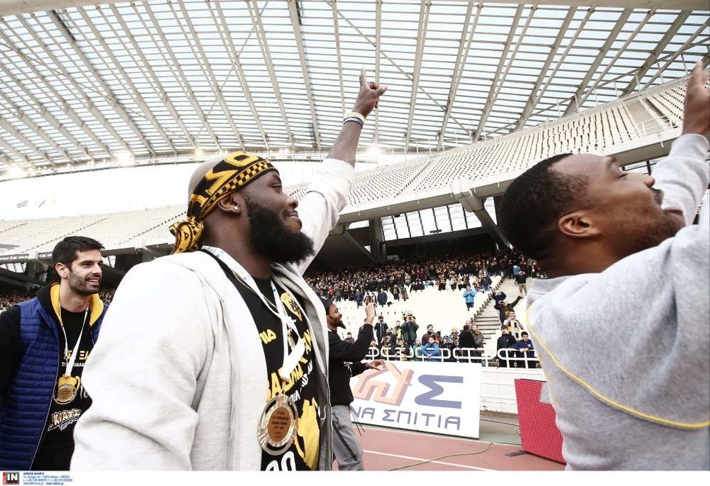 ΑΕΚ: Αποθέωση για τους Κυπελλούχους στο ΟΑΚΑ (photos)