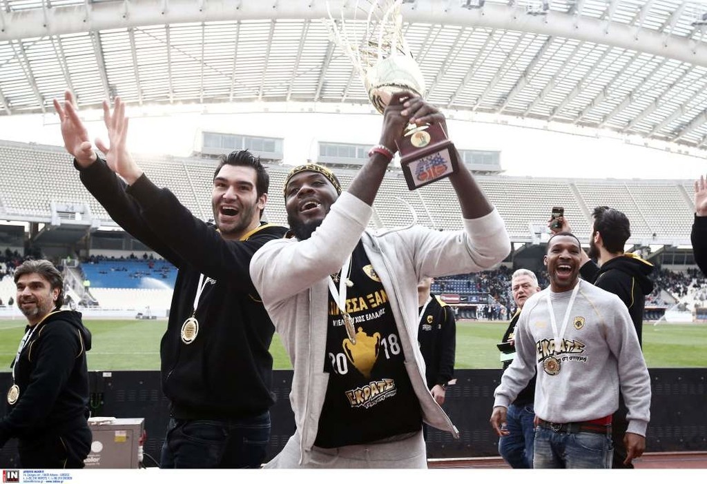 ΑΕΚ: Αποθέωση για τους Κυπελλούχους στο ΟΑΚΑ (photos)