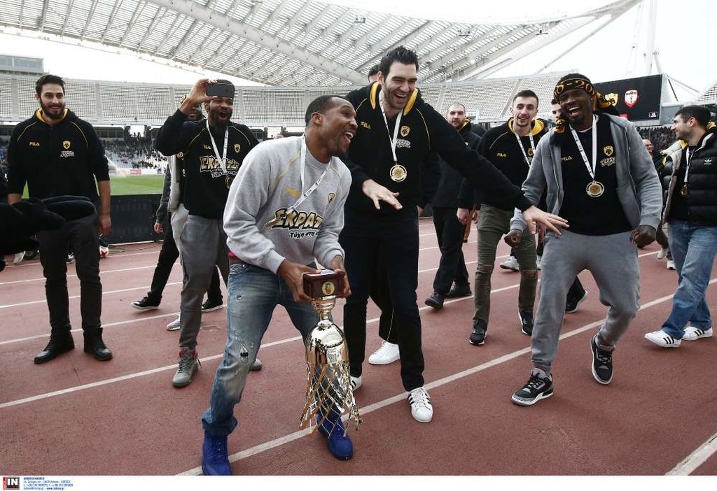 ΑΕΚ: Αποθέωση για τους Κυπελλούχους στο ΟΑΚΑ (photos)