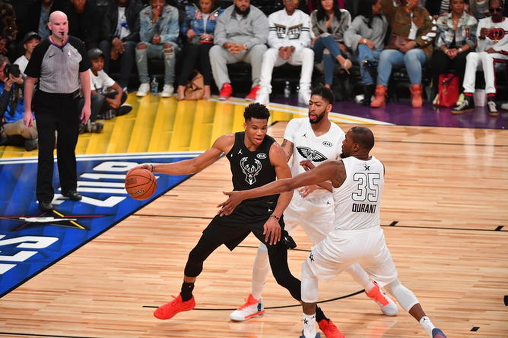 NBA All Star Game: Ο ΛεΜπρόν νίκησε Αντετοκούνμπο και πήρε το θρίλερ (photos+video)