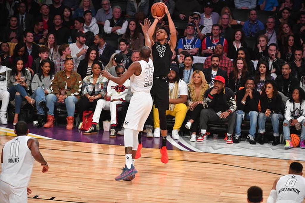 NBA All Star Game: Ο ΛεΜπρόν νίκησε Αντετοκούνμπο και πήρε το θρίλερ (photos+video)