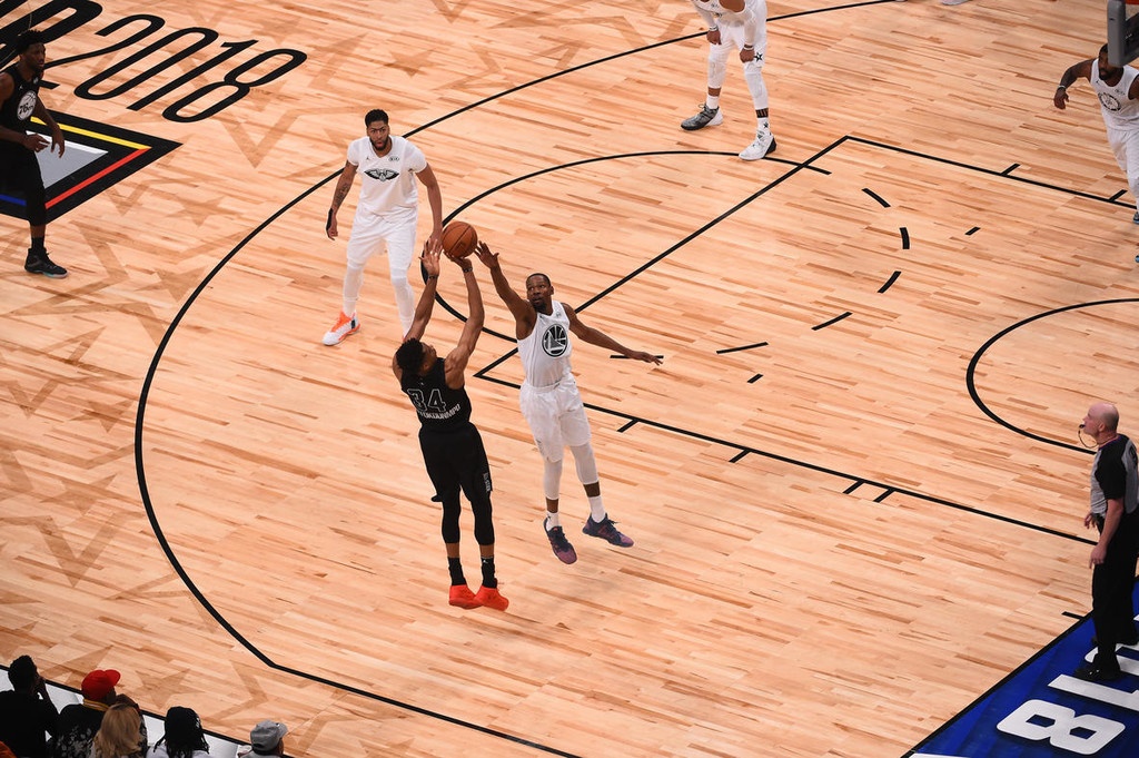 NBA All Star Game: Ο ΛεΜπρόν νίκησε Αντετοκούνμπο και πήρε το θρίλερ (photos+video)