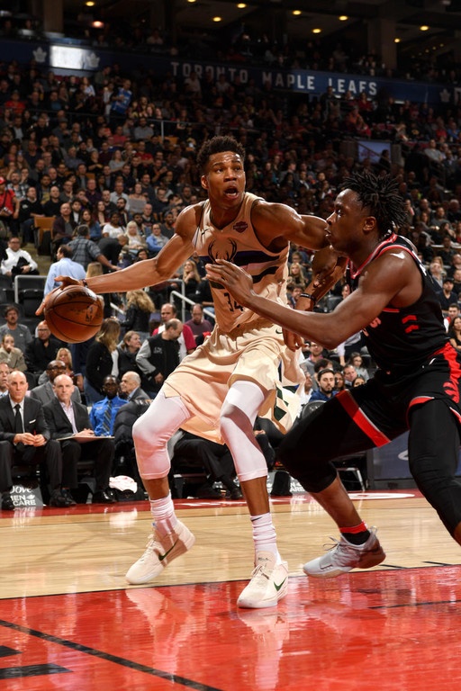 NBA: Εξαφάνισε τους «Δεινόσαυρους» στο Τορόντο ο «διπλός» Αντετοκούνμπο (photos+video)