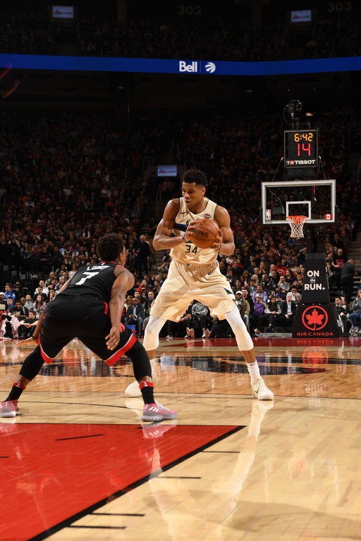 NBA: Εξαφάνισε τους «Δεινόσαυρους» στο Τορόντο ο «διπλός» Αντετοκούνμπο (photos+video)