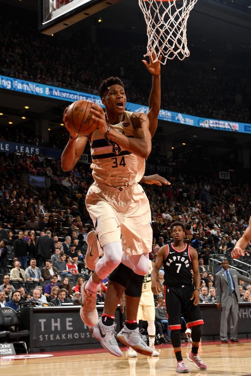 NBA: Εξαφάνισε τους «Δεινόσαυρους» στο Τορόντο ο «διπλός» Αντετοκούνμπο (photos+video)