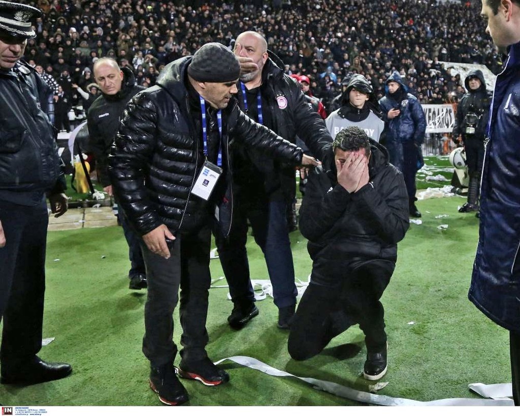 ΠΑΟΚ-Ολυμπιακός: Η στιγμή του τραυματισμού του Γκαρθία και ο πανικός στην Τούμπα (photos)