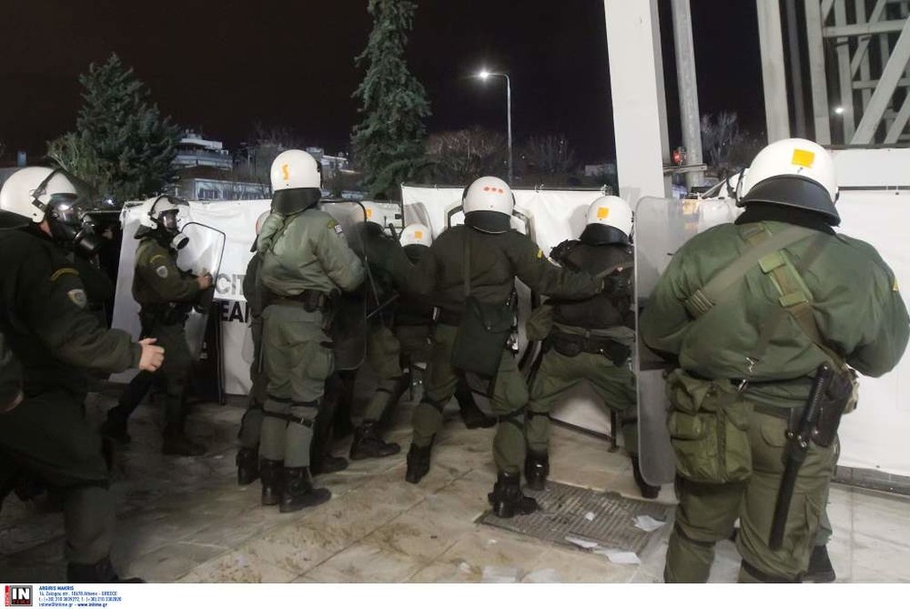 ΠΑΟΚ-Ολυμπιακός: Επεισόδια έξω από την Τούμπα