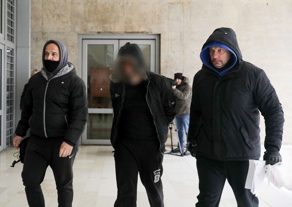 ΠΑΟΚ - Ολυμπιακός: Στο Αυτόφωρο ο οπαδός που πέταξε το ρολό ταμειακής μηχανής (photos)