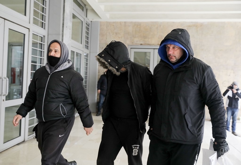 ΠΑΟΚ - Ολυμπιακός: Στο Αυτόφωρο ο οπαδός που πέταξε το ρολό ταμειακής μηχανής (photos)