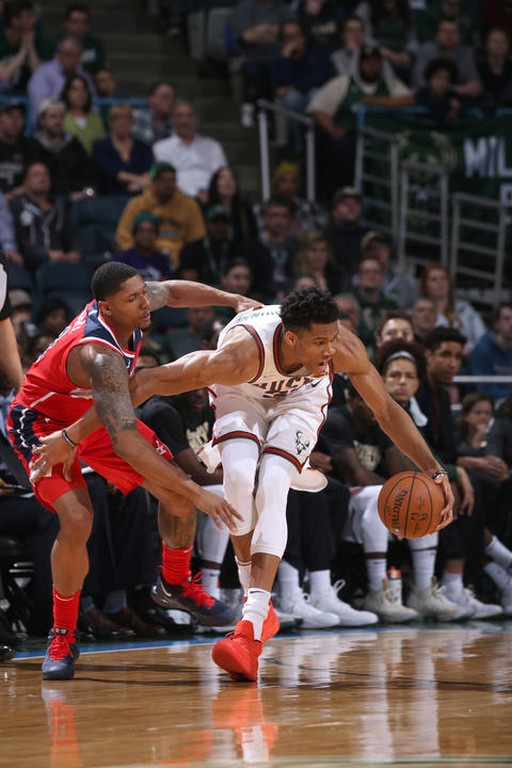 NBA: Δεν... τελείωσε μαγική επιστροφή ο Αντετοκούνμπο! (photos+video)