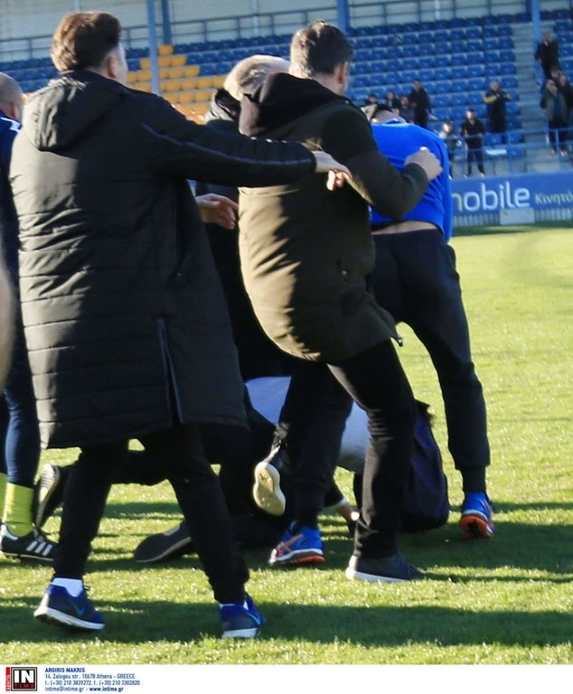 Επεισόδιο στην Τρίπολη: Πιάστηκαν στα χέρια Καλτσάς-Κωνσταντινίδης! (photos)