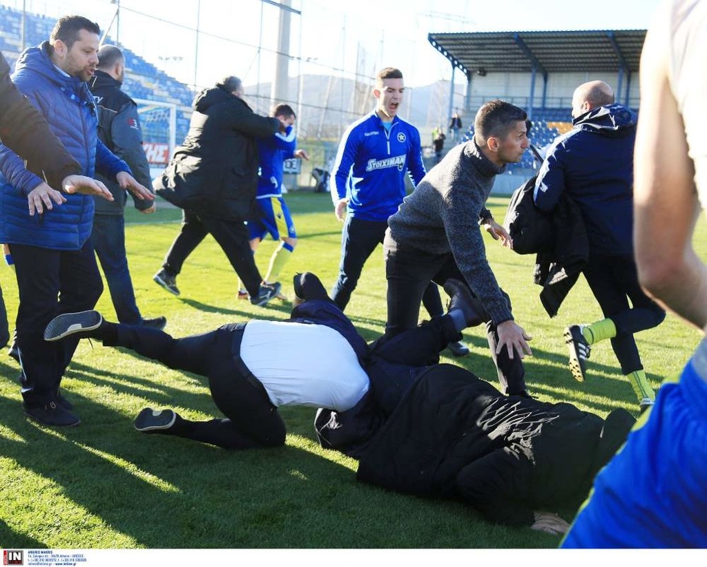 Επεισόδιο στην Τρίπολη: Πιάστηκαν στα χέρια Καλτσάς-Κωνσταντινίδης! (photos)