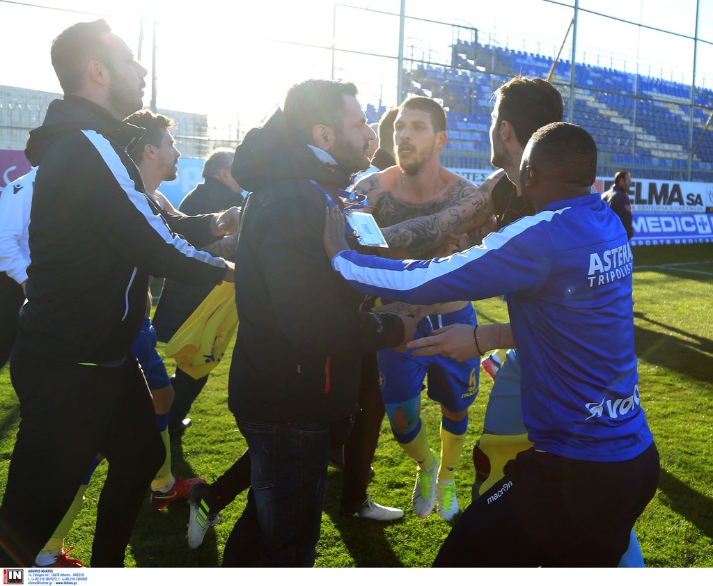 Επεισόδιο στην Τρίπολη: Πιάστηκαν στα χέρια Καλτσάς-Κωνσταντινίδης! (photos)