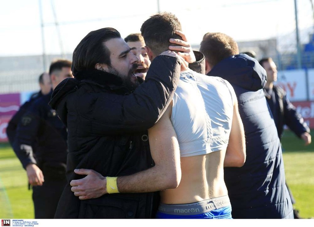 Επεισόδιο στην Τρίπολη: Πιάστηκαν στα χέρια Καλτσάς-Κωνσταντινίδης! (photos)