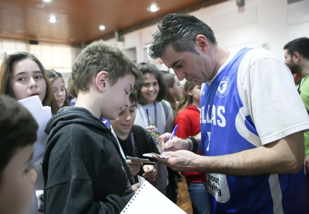Καραγκούνης, Τσιάρτας και Σεϊταρίδης μας τρέλαναν με τις μπασκετικές τους ικανότητες! (videos)