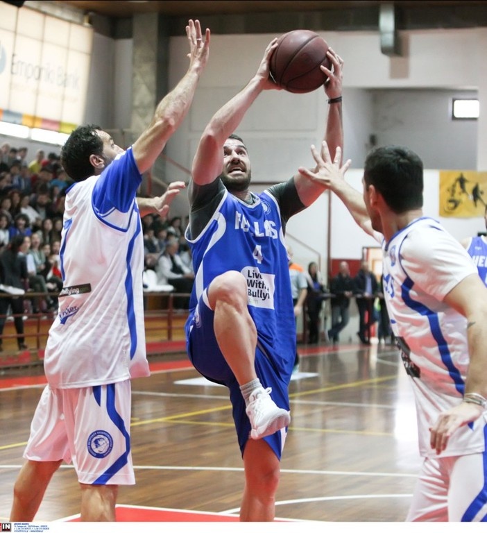 Καραγκούνης, Τσιάρτας και Σεϊταρίδης μας τρέλαναν με τις μπασκετικές τους ικανότητες! (videos)