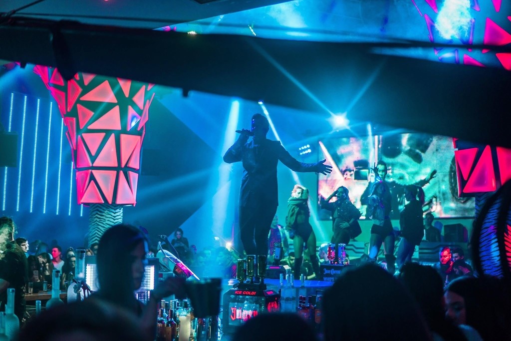 «Ο Βασιλιάς του κόσμου»: Backstage εικόνες από το νέο Video Clip του Βασίλη Δήμα