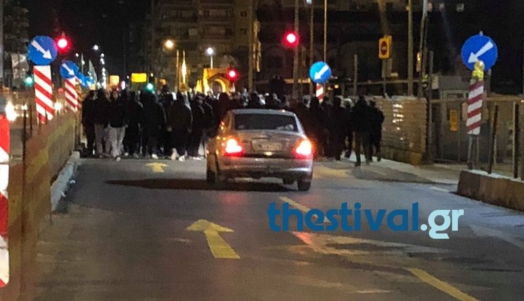 Μπλόκο στο σταθμό των τρένων από οπαδούς του ΠΑΟΚ!