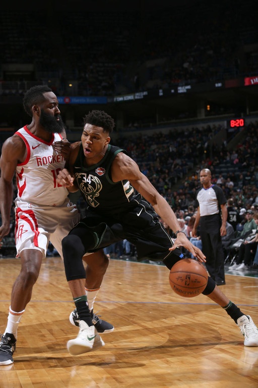NBA: Θετικός Αντετοκούνμπο, «Ρουκέτες» στο Μιλγουόκι (photos+video)